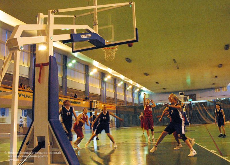 Второй тур Чемпионата Ассоциации студенческого баскетбола Сибирского федерального округа среди женских команд, фотография: В. Невидимов