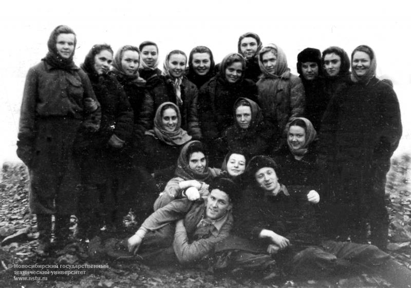 Первые студенты НЭТИ-НГТУ. 1955 Студенты – строители ГЭС – на дне будущего Обского моря